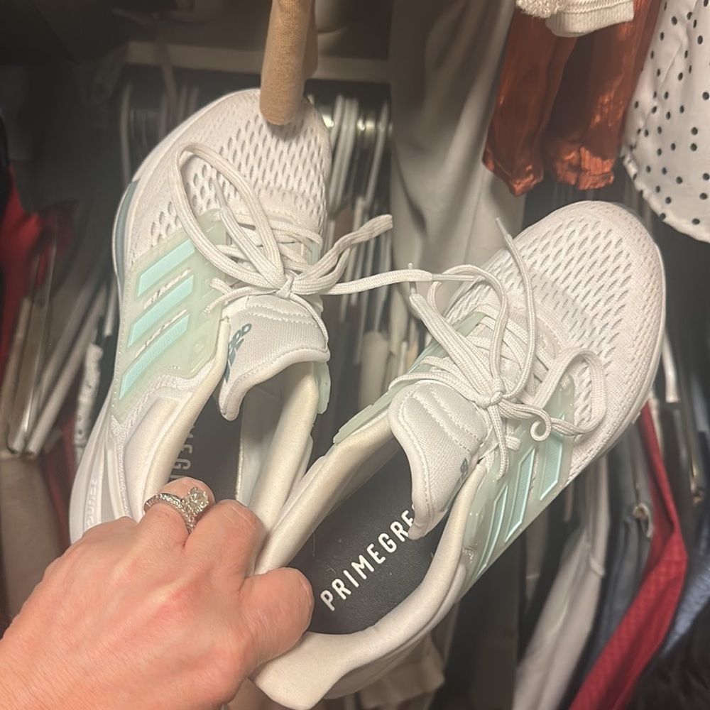 Adidas - Picture 3 of 4